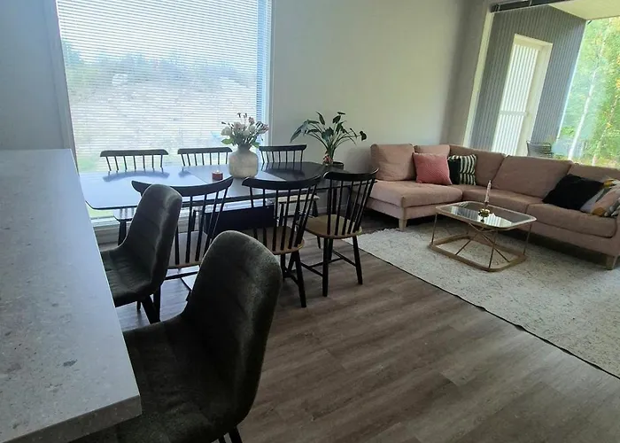 Modern Santa's Family Ροβανιέμι